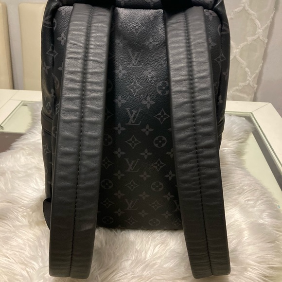 LOUIS VUITTON
Monogram Eclipse Discovery - Picture 10 of 16